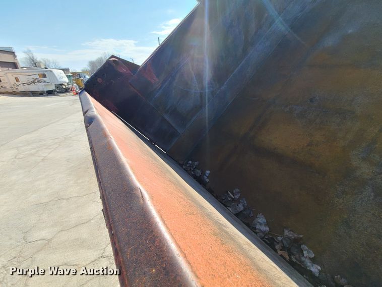 image for item DN6154 2002 International 4900 dump truck