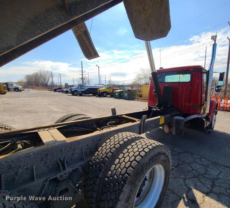 image for item DN6154 2002 International 4900 dump truck