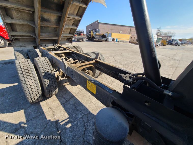 image for item DN6154 2002 International 4900 dump truck