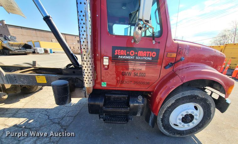 image for item DN6154 2002 International 4900 dump truck