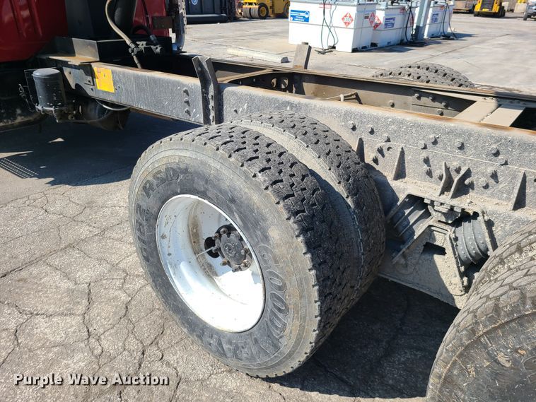 image for item DN6154 2002 International 4900 dump truck