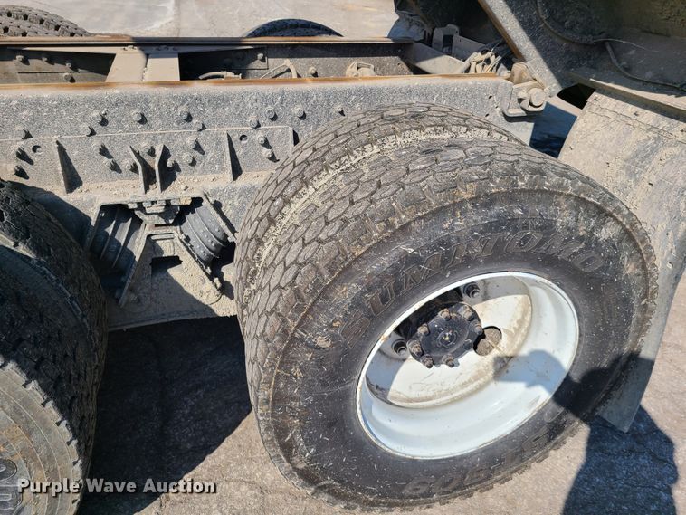 image for item DN6154 2002 International 4900 dump truck