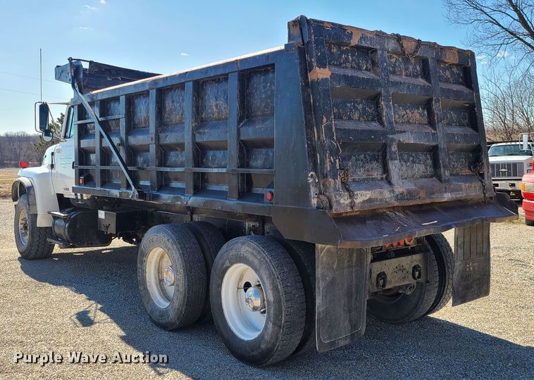 image for item DN6160 1995 Ford L9000  dump truck