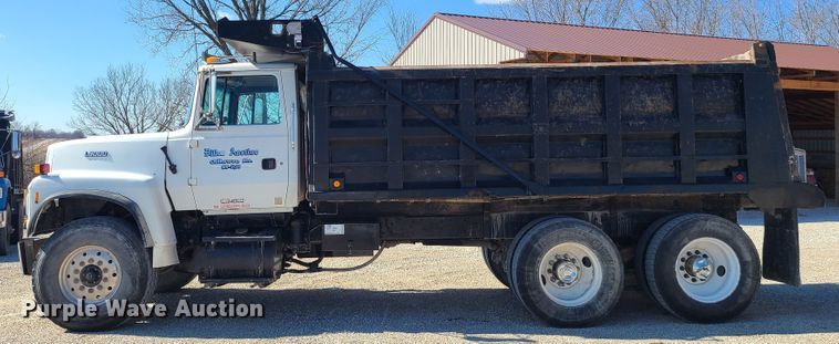 image for item DN6160 1995 Ford L9000  dump truck