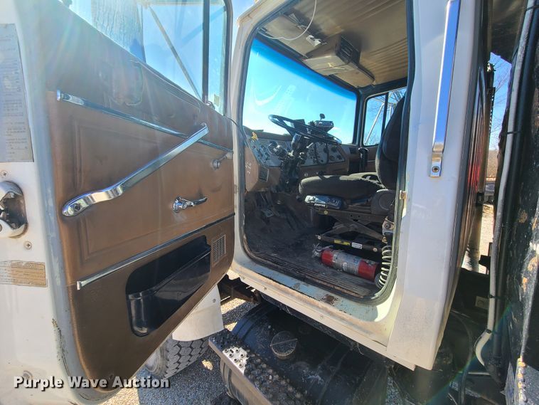 image for item DN6160 1995 Ford L9000  dump truck