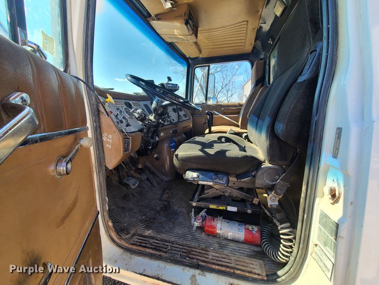 image for item DN6160 1995 Ford L9000  dump truck