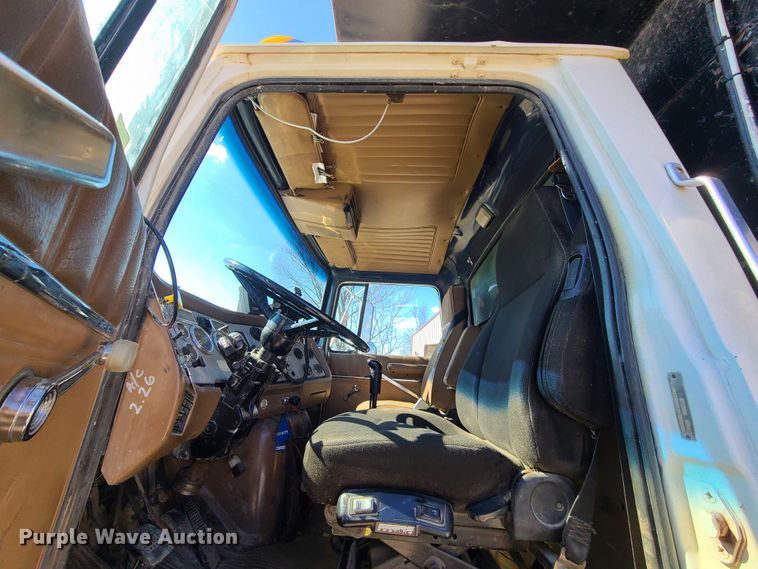 image for item DN6160 1995 Ford L9000  dump truck