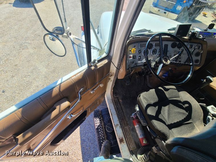 image for item DN6160 1995 Ford L9000  dump truck