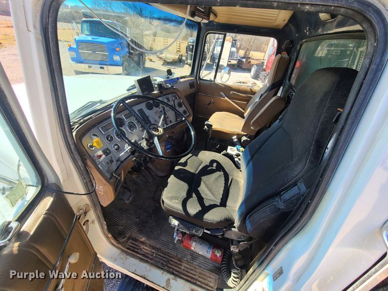 image for item DN6160 1995 Ford L9000  dump truck