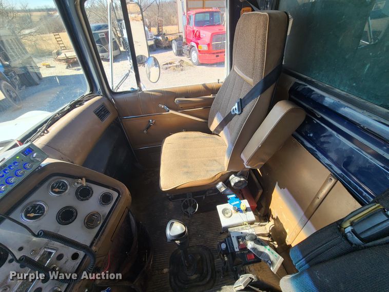 image for item DN6160 1995 Ford L9000  dump truck