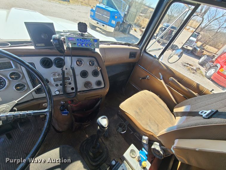 image for item DN6160 1995 Ford L9000  dump truck