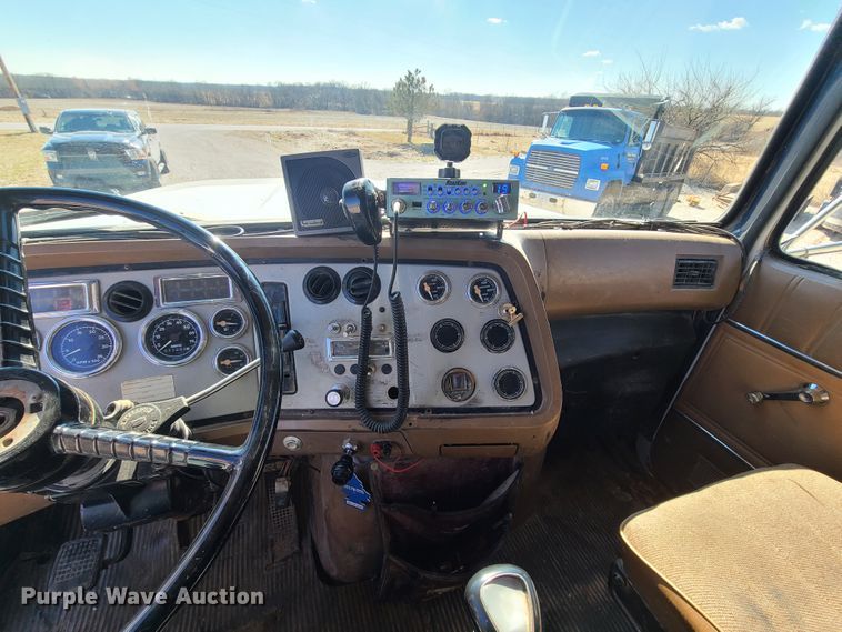 image for item DN6160 1995 Ford L9000  dump truck