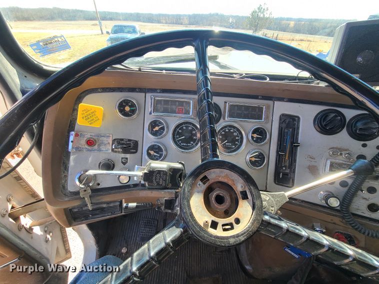 image for item DN6160 1995 Ford L9000  dump truck