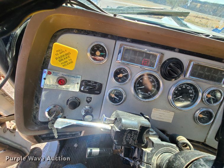 image for item DN6160 1995 Ford L9000  dump truck