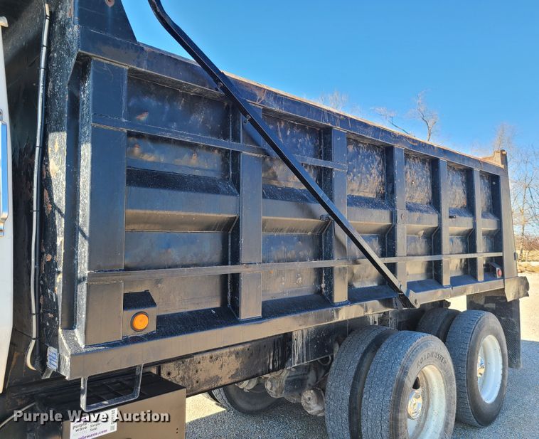 image for item DN6160 1995 Ford L9000  dump truck