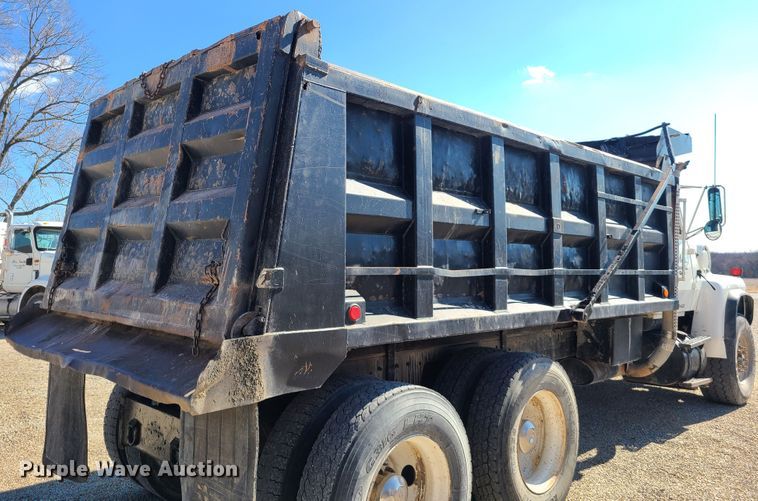 image for item DN6160 1995 Ford L9000  dump truck