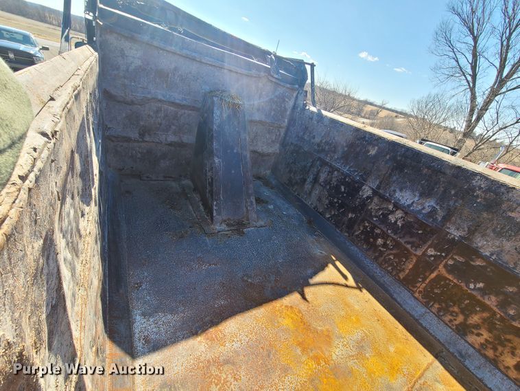 image for item DN6160 1995 Ford L9000  dump truck