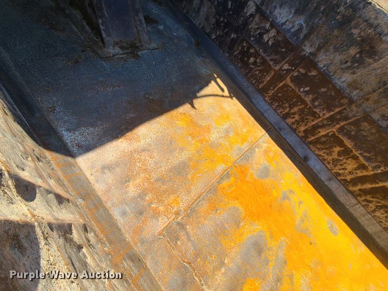 image for item DN6160 1995 Ford L9000  dump truck