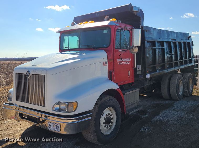 image for item DN6161 1999 International 9200  dump truck