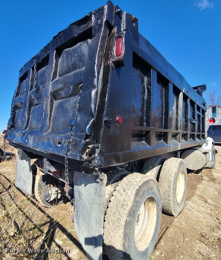 image for item DN6161 1999 International 9200  dump truck