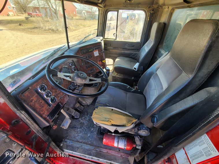 image for item DN6161 1999 International 9200  dump truck