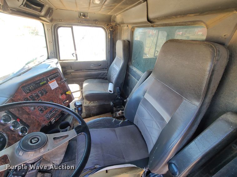 image for item DN6161 1999 International 9200  dump truck