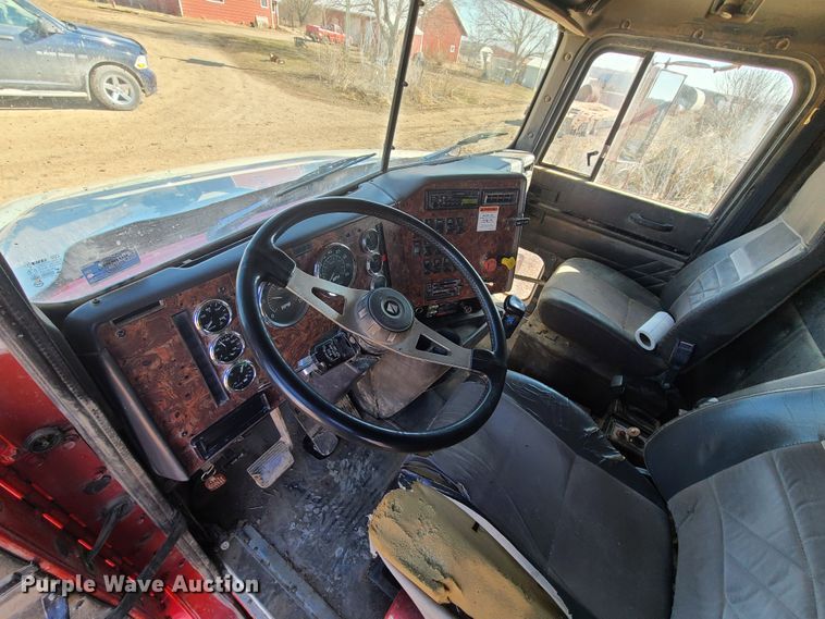 image for item DN6161 1999 International 9200  dump truck