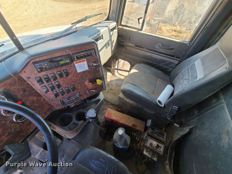 image for item DN6161 1999 International 9200  dump truck