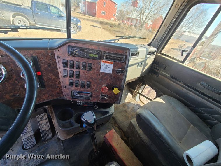 image for item DN6161 1999 International 9200  dump truck