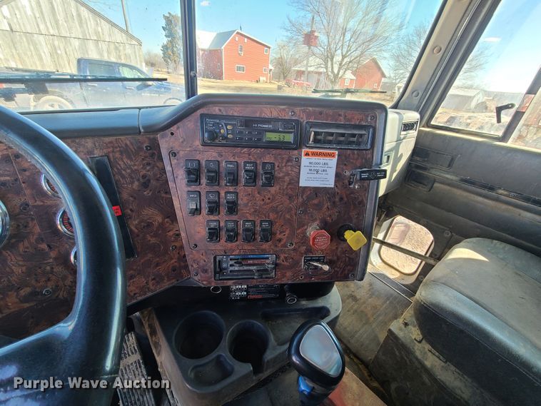 image for item DN6161 1999 International 9200  dump truck