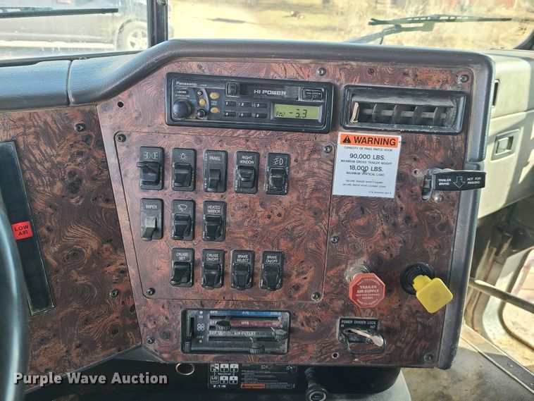 image for item DN6161 1999 International 9200  dump truck