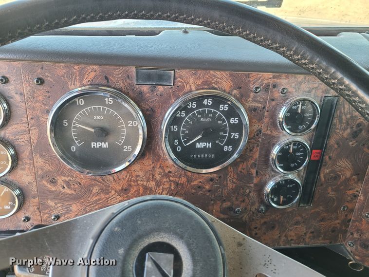 image for item DN6161 1999 International 9200  dump truck