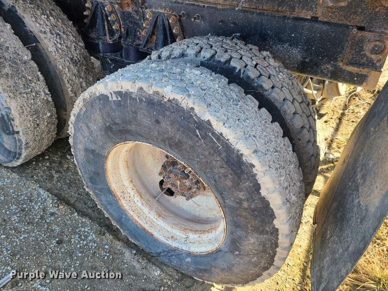 image for item DN6161 1999 International 9200  dump truck