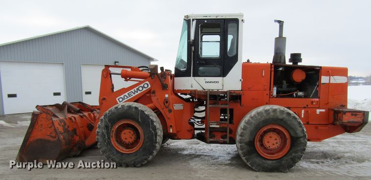 image for item GC9803 1999 Daewoo Mega 250-III  wheel loader