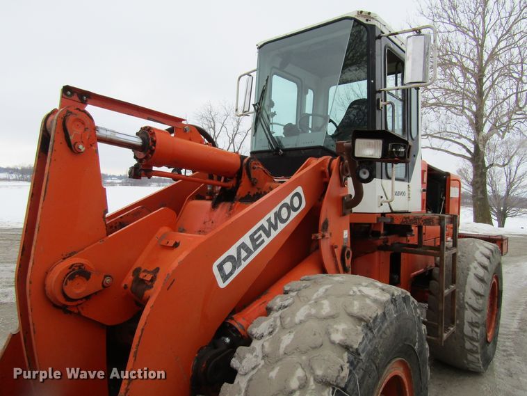 image for item GC9803 1999 Daewoo Mega 250-III  wheel loader