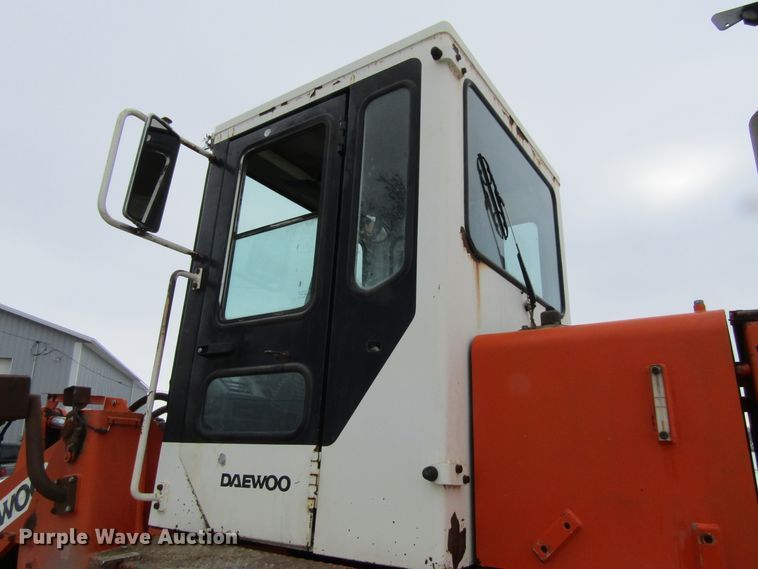 image for item GC9803 1999 Daewoo Mega 250-III  wheel loader