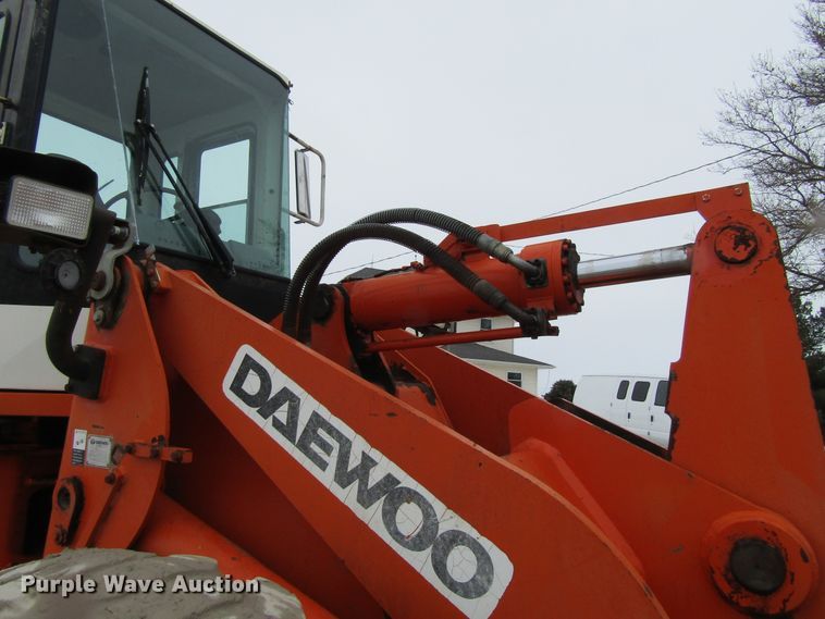 image for item GC9803 1999 Daewoo Mega 250-III  wheel loader