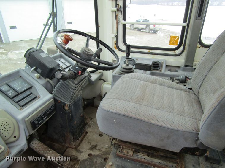 image for item GC9803 1999 Daewoo Mega 250-III  wheel loader