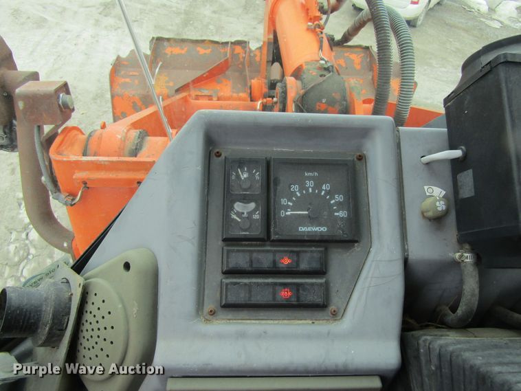 image for item GC9803 1999 Daewoo Mega 250-III  wheel loader