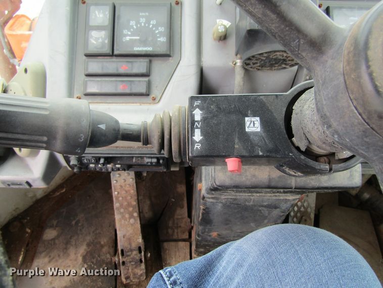 image for item GC9803 1999 Daewoo Mega 250-III  wheel loader