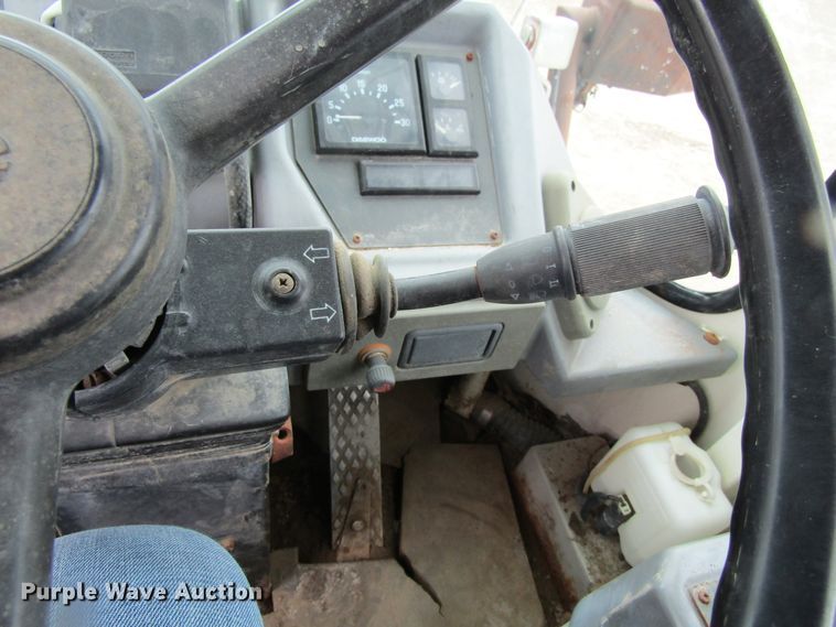 image for item GC9803 1999 Daewoo Mega 250-III  wheel loader