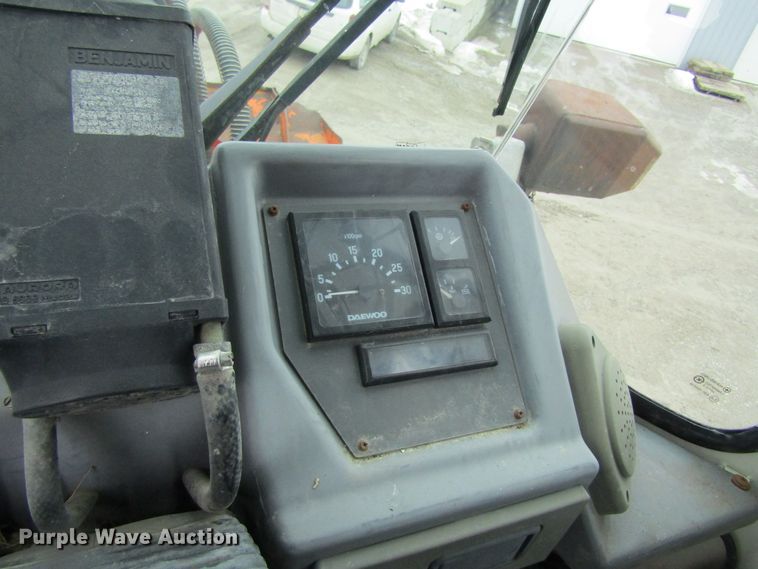 image for item GC9803 1999 Daewoo Mega 250-III  wheel loader