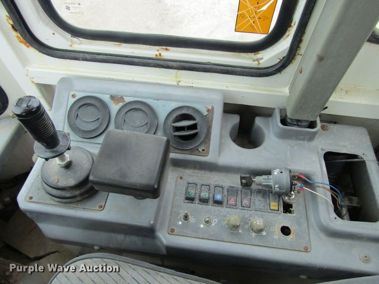 image for item GC9803 1999 Daewoo Mega 250-III  wheel loader