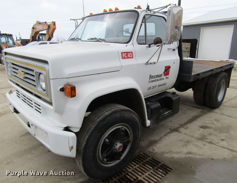 image for item GC9804 1983 Chevrolet D6500  flatbed truck