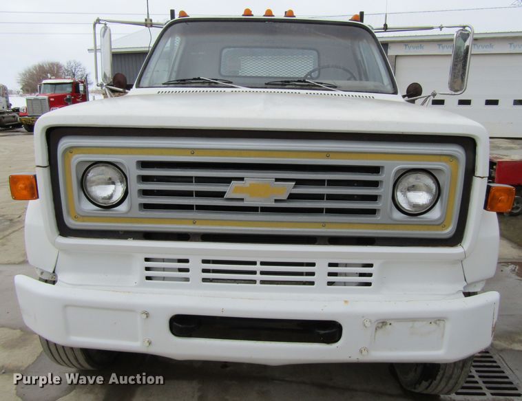 image for item GC9804 1983 Chevrolet D6500  flatbed truck