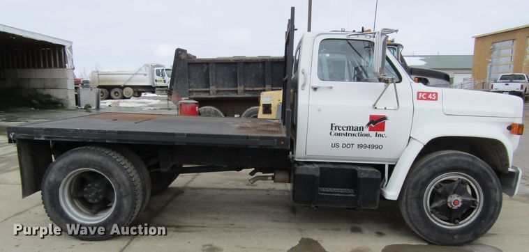 image for item GC9804 1983 Chevrolet D6500  flatbed truck