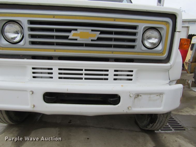 image for item GC9804 1983 Chevrolet D6500  flatbed truck