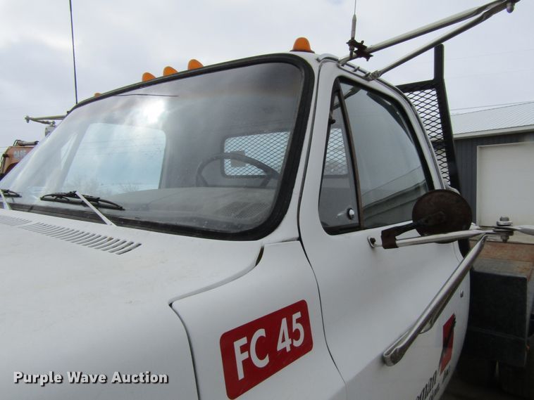 image for item GC9804 1983 Chevrolet D6500  flatbed truck