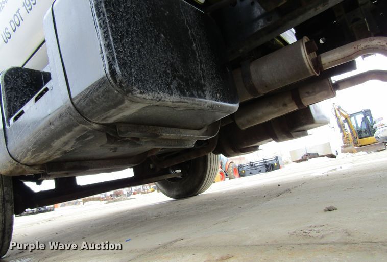 image for item GC9804 1983 Chevrolet D6500  flatbed truck