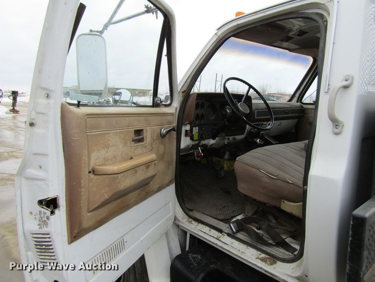 image for item GC9804 1983 Chevrolet D6500  flatbed truck